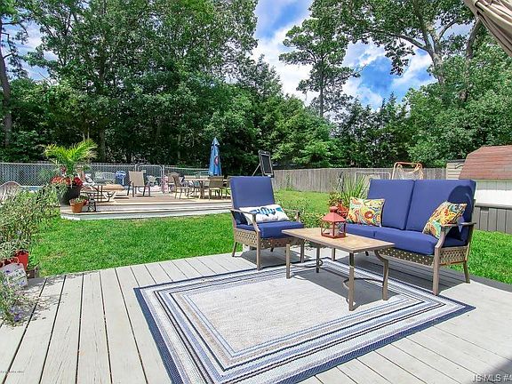 2nd image of 303 Quail Hill Dr
