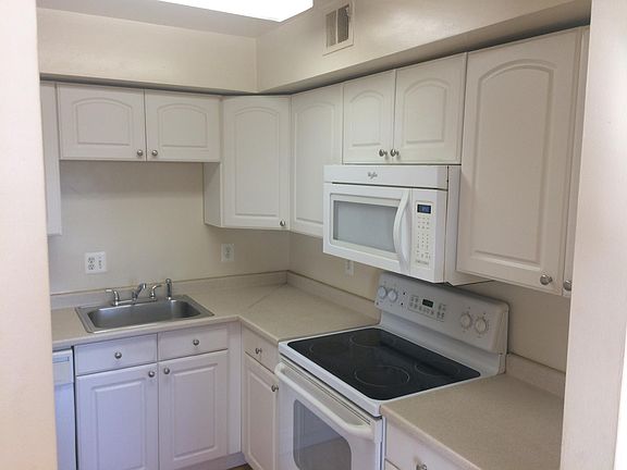 4th image of 5804 Village Green Dr Unit 3/5804G