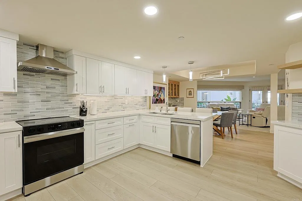 4 bed, 4411 sqft, $9,500 — Photo 1