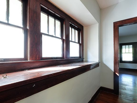 3rd image of 335 N Bancroft St