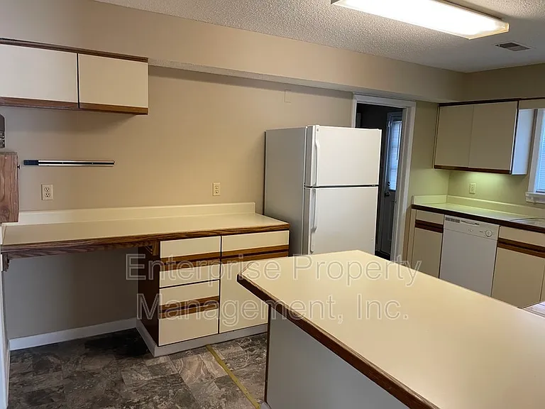 384 Sherburne Cv — Photo 5