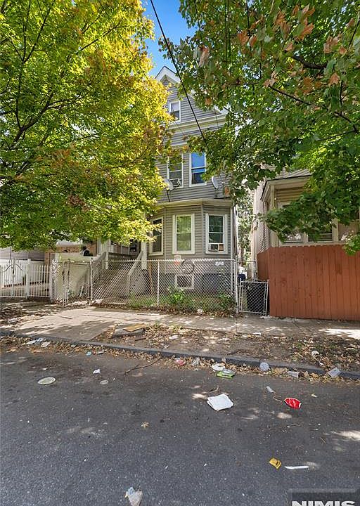 1st image of 936 S 19th Street