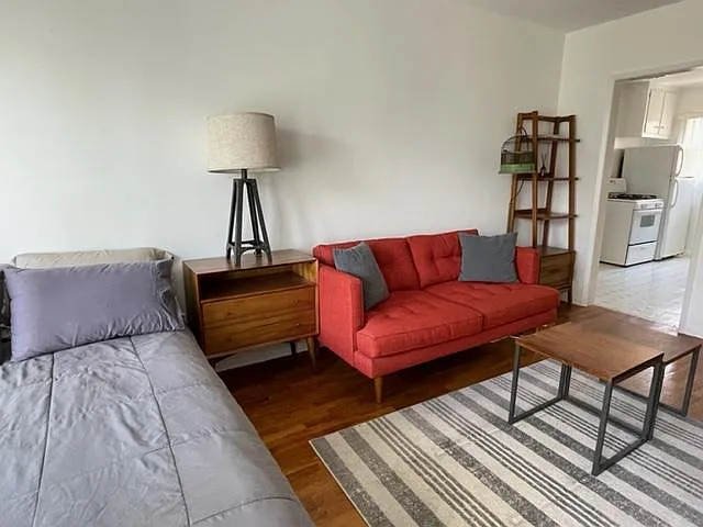 912 9th St #10 — Photo 3