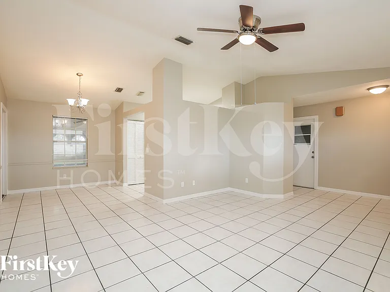 2116 NE 25th St — Photo 5