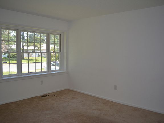 2nd image of 1401 Etna Cir