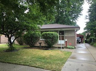 30753 Mayflower St, Roseville, MI 48066