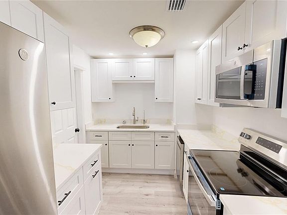 2nd image of 4421 Gandy Cir