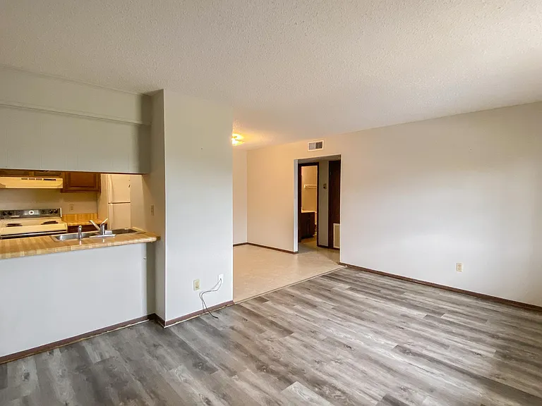 4215 Benoit Ln #9 — Photo 2