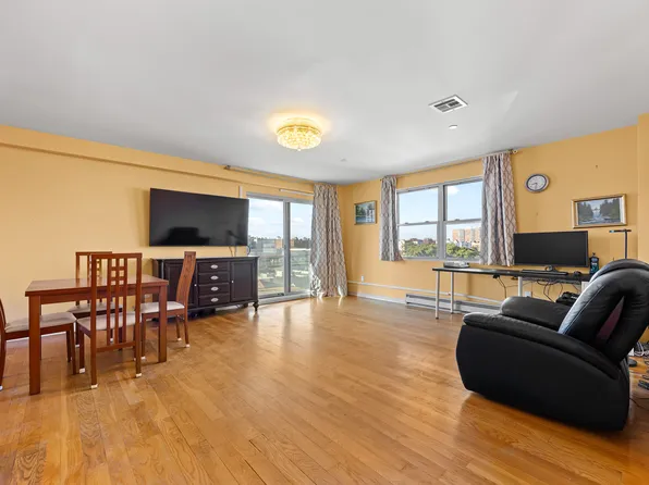 3047 Brighton 6th Street image 4 of 30