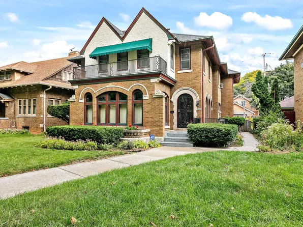 2842 North Grant BOULEVARD, Milwaukee, WI 53210