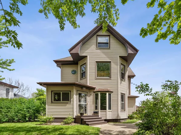 508 Blackhawk St, Reinbeck, IA 50669