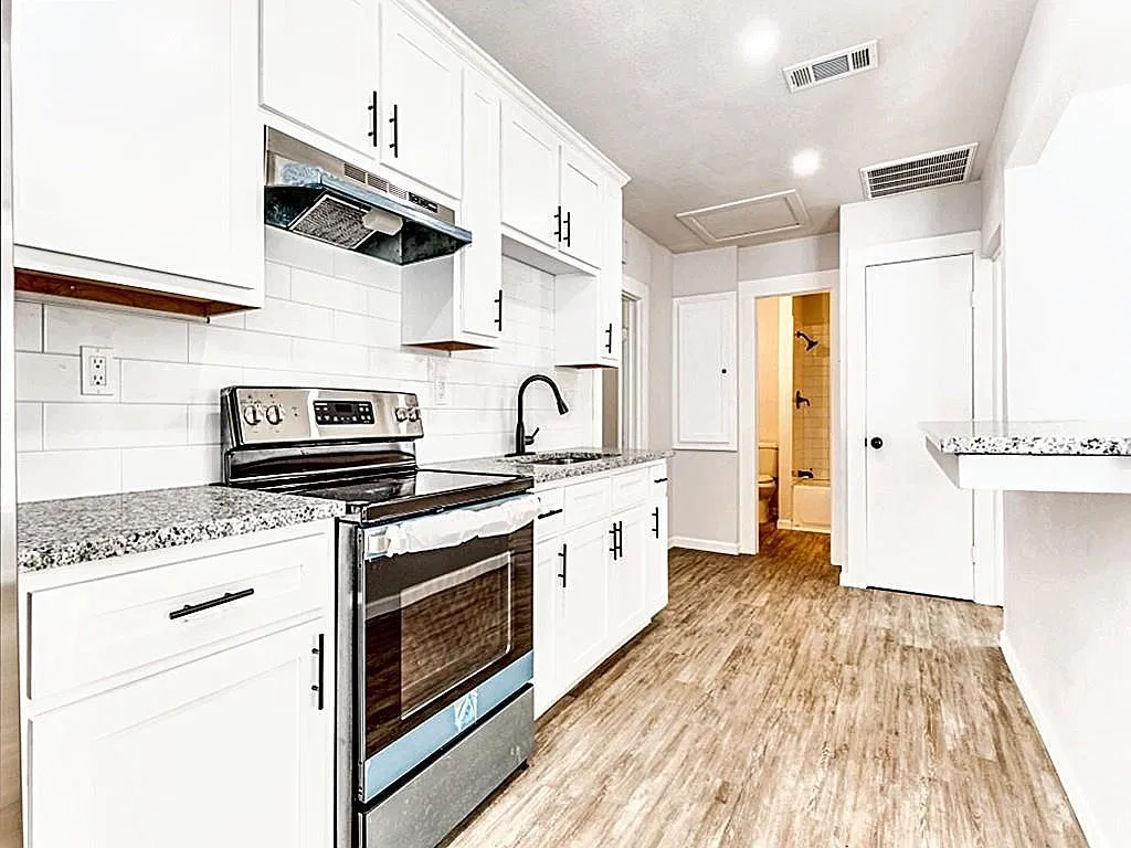 2 bed, 1.0 bath, 1664 sqft, $1,525 — Photo 2