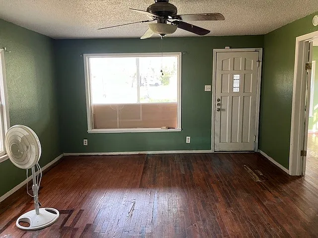902 S Lamont St — Photo 2
