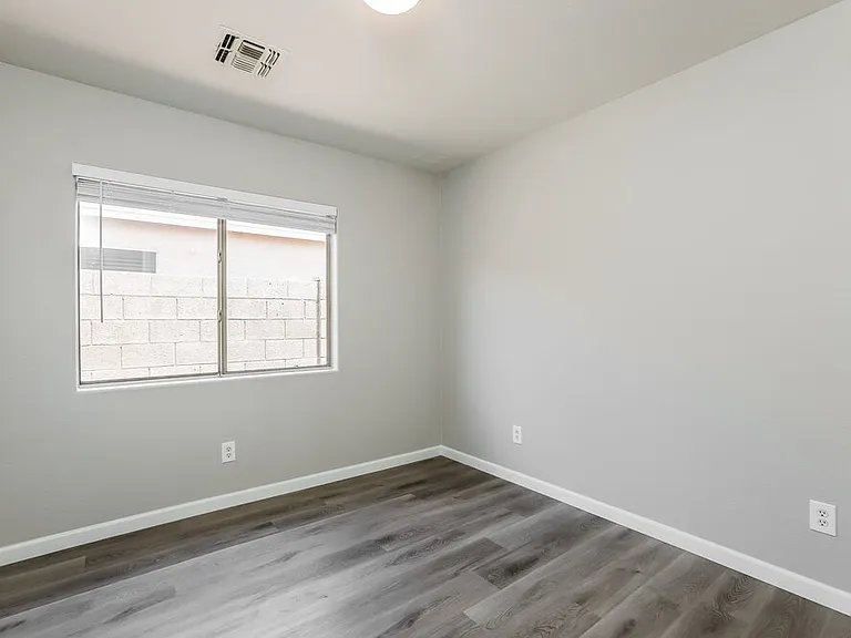 12954 W Voltaire Ave — Photo 15