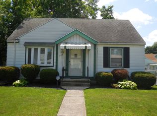 233 Ashwood Dr, Rochester, NY 14609