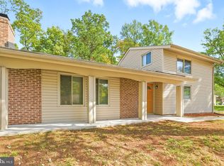 229 W Meadowland Ln, Sterling, VA 20164