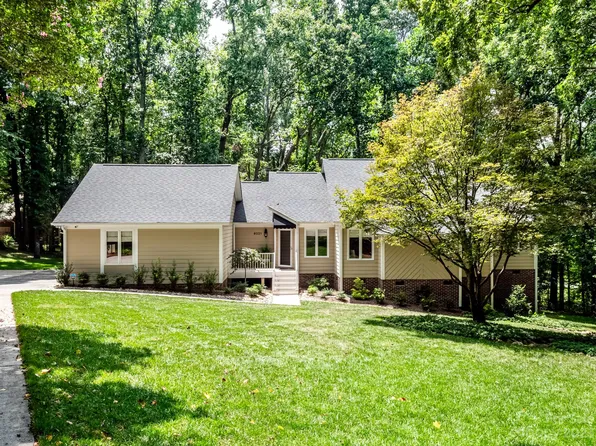 9221 Four Farms Rd, Charlotte, NC 28215