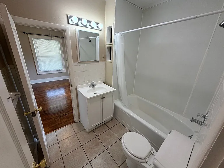 1404 S Elm St — Photo 6