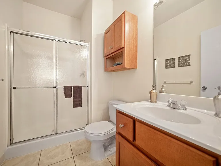 Cobblestone Court Apartments — Photo 14