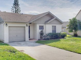 7 Whitehall Way, Boynton Beach, FL 33436
