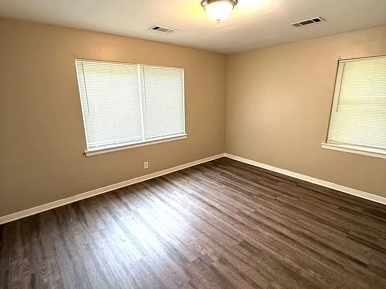 942 Parkwood Ct — Photo 10