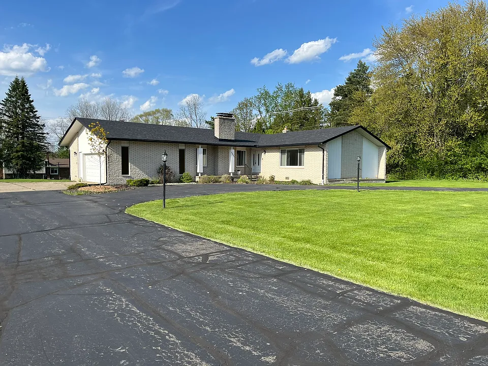 33426 Harlan Dr