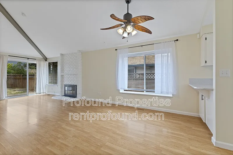 2 bed, 1.0 bath, 963 sqft, $2,080 — Photo 4