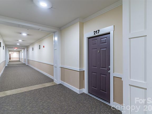 3rd image of 1000 E Woodlawn Rd APT 217