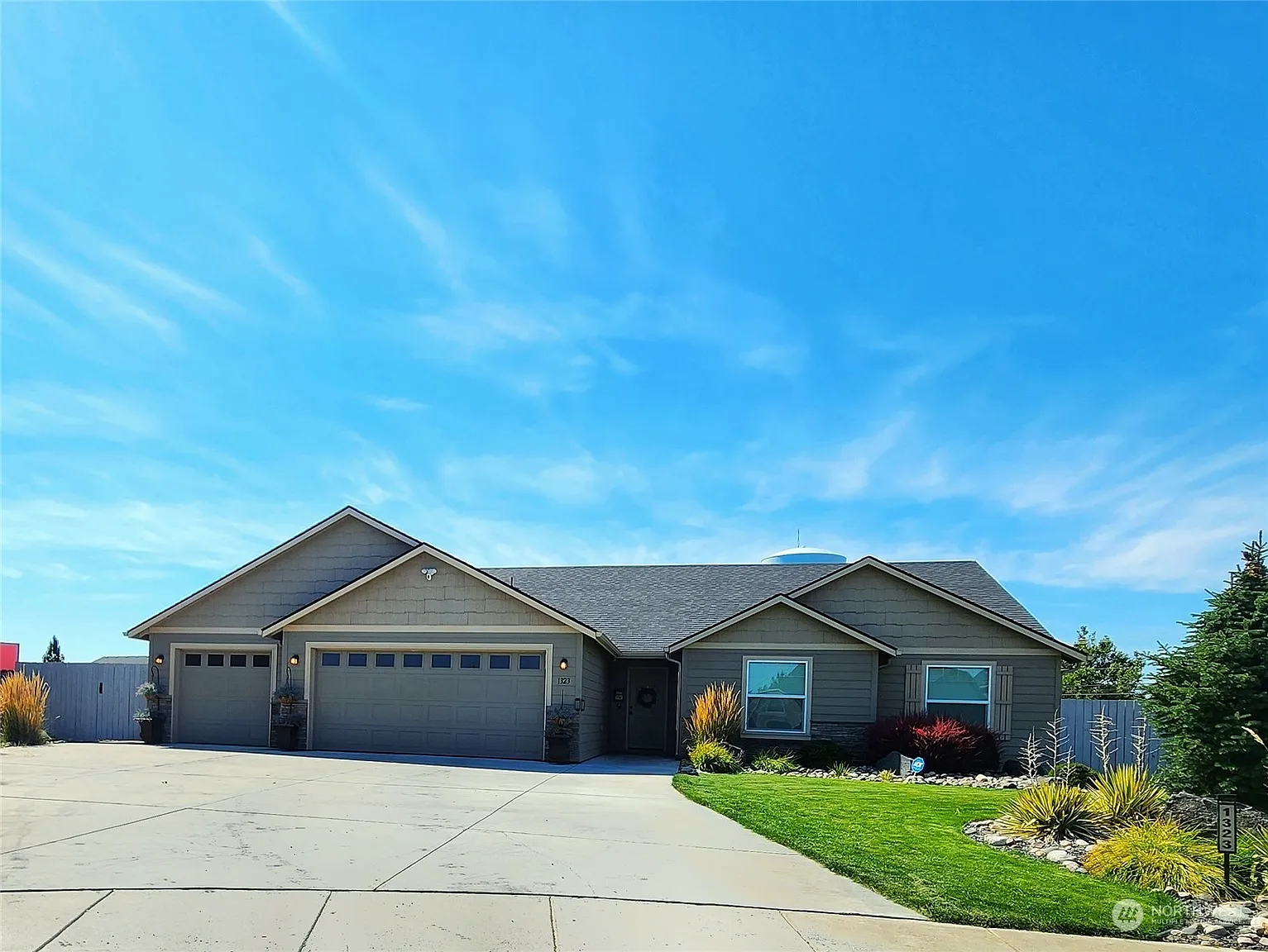 1323 E Polk Court photo 1