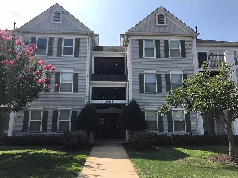 10018 Vanderbilt Cir #4 — Photo 3