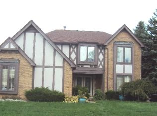 17401 Farmcrest Ln, Northville, MI
