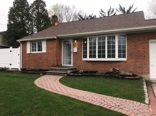 6 Bayley Pl, Huntington Station, NY 11746