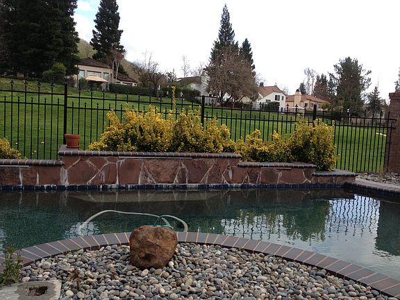 3rd image of 3009 Live Oak Ct