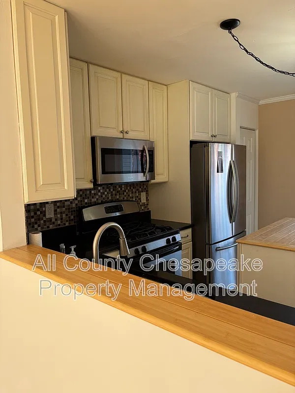 2 bed, 2.5 bath, $1,800 — Photo 3