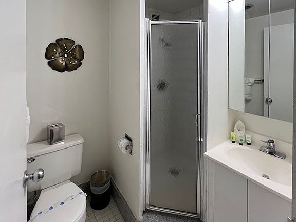 5th image of 150 W 51st St APT 1932