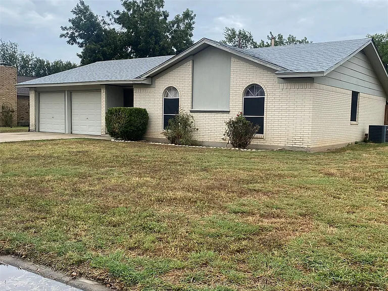 1806 Sierra Dr — Photo 1