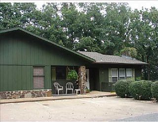 1st image of 104 Clubhouse Dr