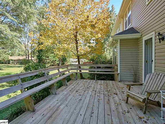 4th image of 305 Pecan Hill Dr