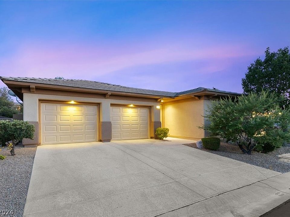 1st image of 40 Emerald Dunes Cir