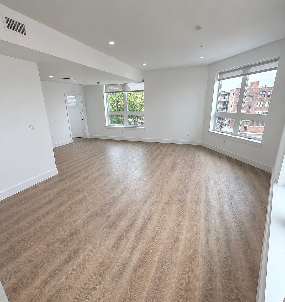 2 bed, 1300 sqft, $4,100 — Photo 2