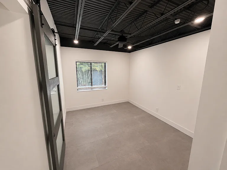 604 NE 9th Ave #3 — Photo 8