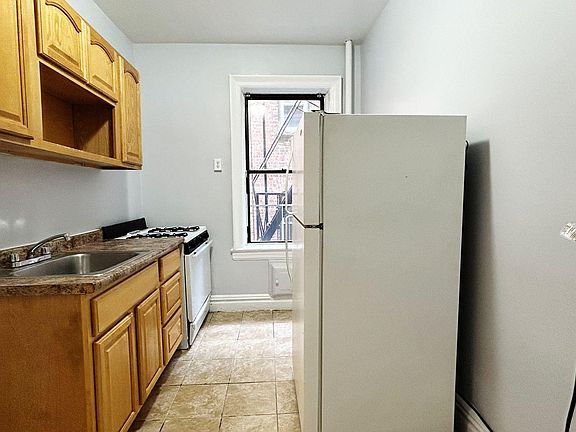 2nd image of 101 Clifton Pl #2L