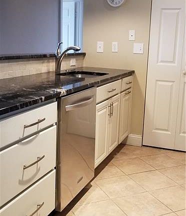 4th image of 300 Broad St #405