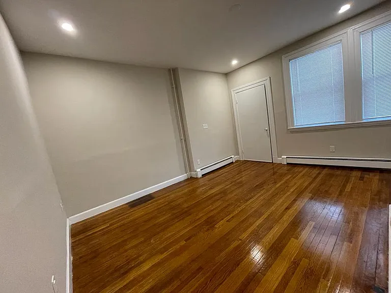 258 Broadway — Photo 18