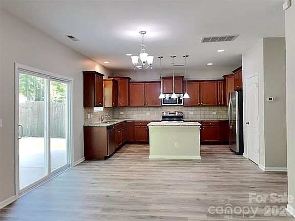 3rd image of 12814 Swann Branch Dr