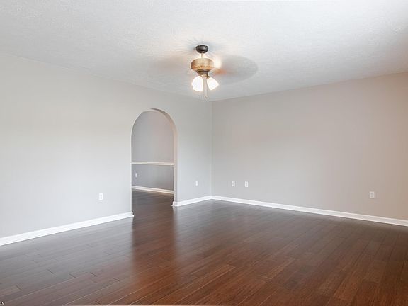 4th image of 2490 Glade Dr
