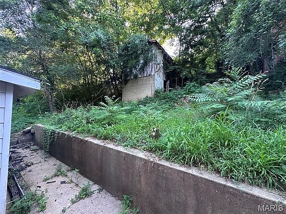 5th image of 703 Walnut St