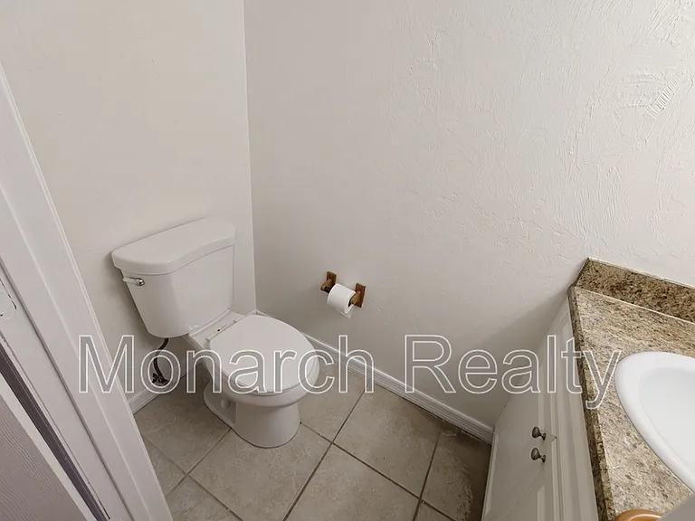 620 SW 10th Ln #4 — Photo 9