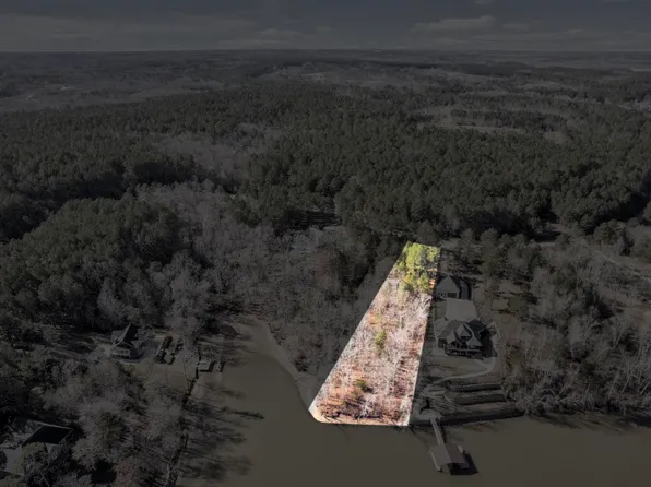 850 Eagles Harbor Dr, Hodges, SC 29653