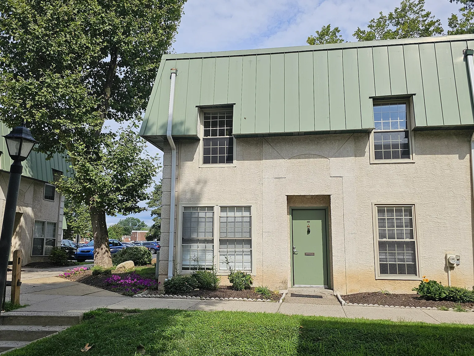 3 bed, 1169 sqft, $2,000 — Photo 3